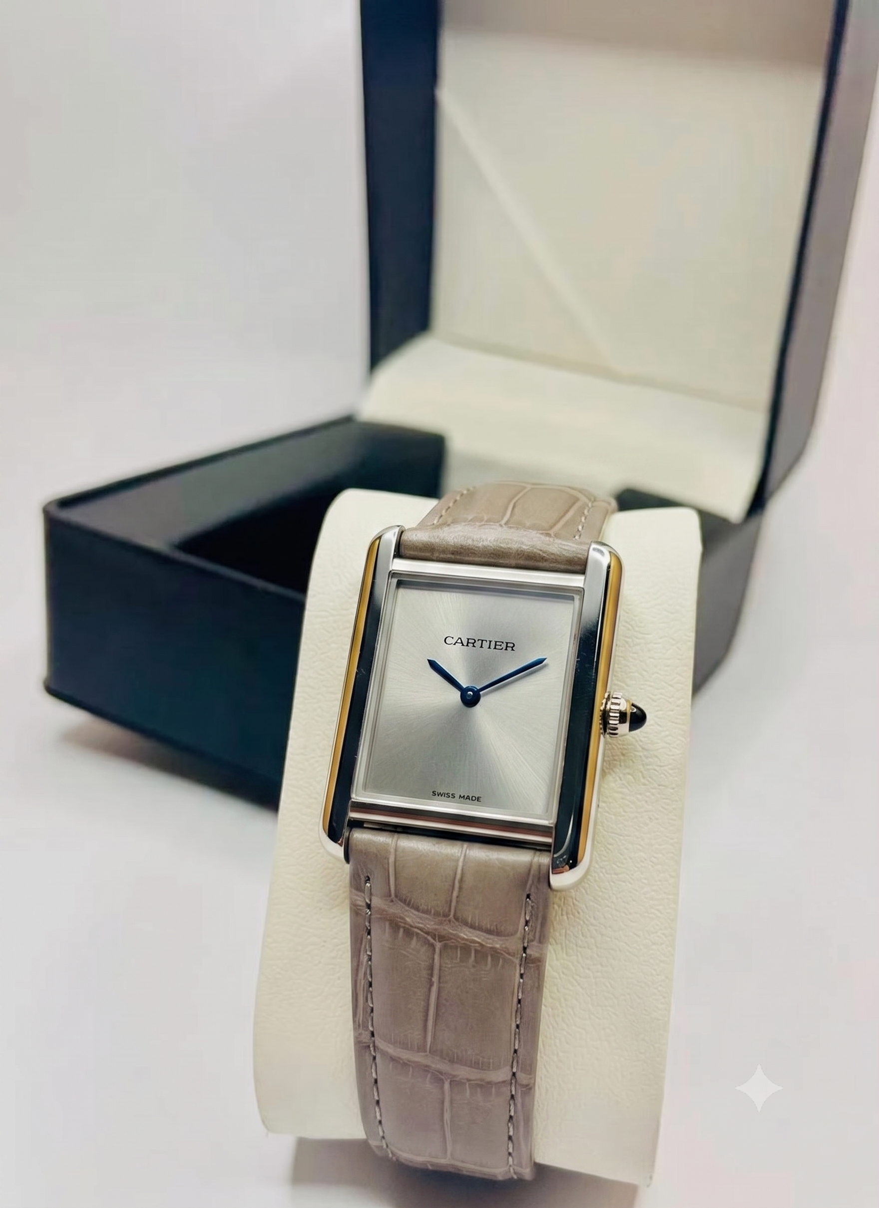 Cartier Tank Must Silver Dial Leather Strap Watch for Men & Women – Minimalist Luxury Dress Watch