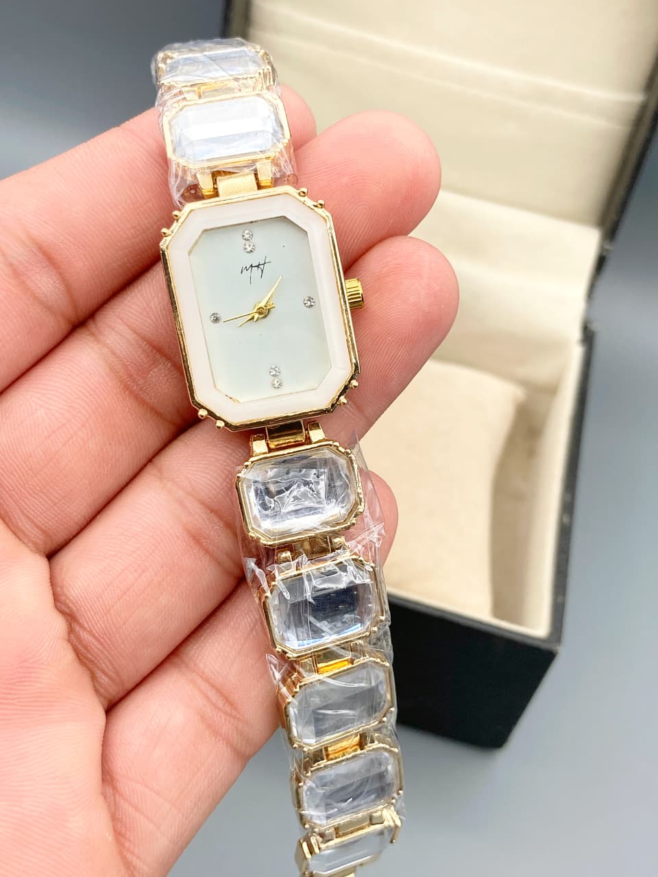 Elegant White Stone Dial Ladies Gold Bangle Watch 🤍⌚